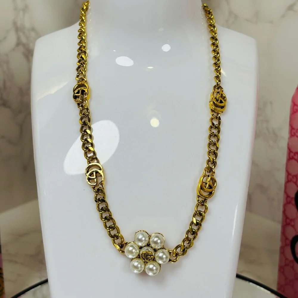 A-1FN-06 NECKLACE: Vintage Style Golden Necklace w/Pearl Accents, NWOT